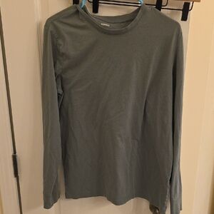 2/$6 Or $3/8 Bundle And Save!Sonoma Men's Medium Sage Long Sleeve Tee